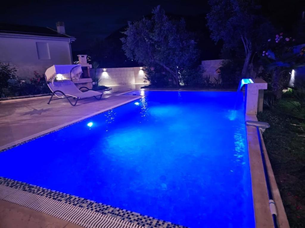 Villa Holiday Apartments Bar Exterior photo